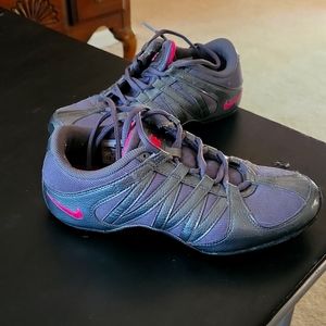 Nike 6.5 Tennis shoes